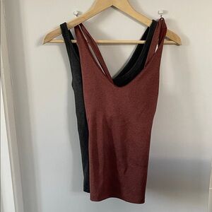 GAP Women's Black and Burgundy Tank Tops bundle size M